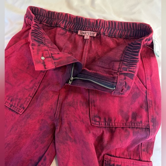 Raspberry colored acid wash cargo jeans - Picture 8 of 14